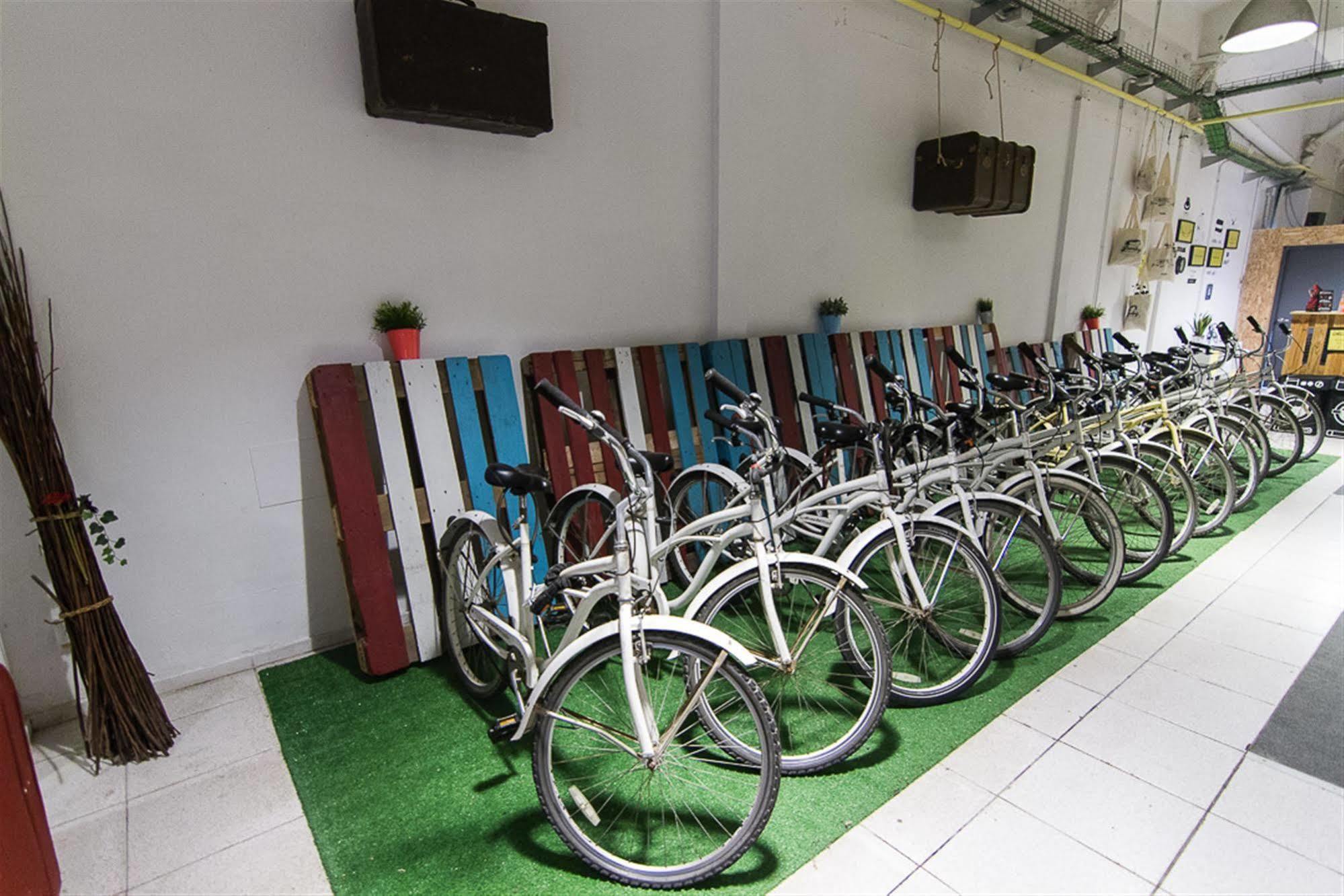 Albergue Bed & Bike Barcelona Exterior foto