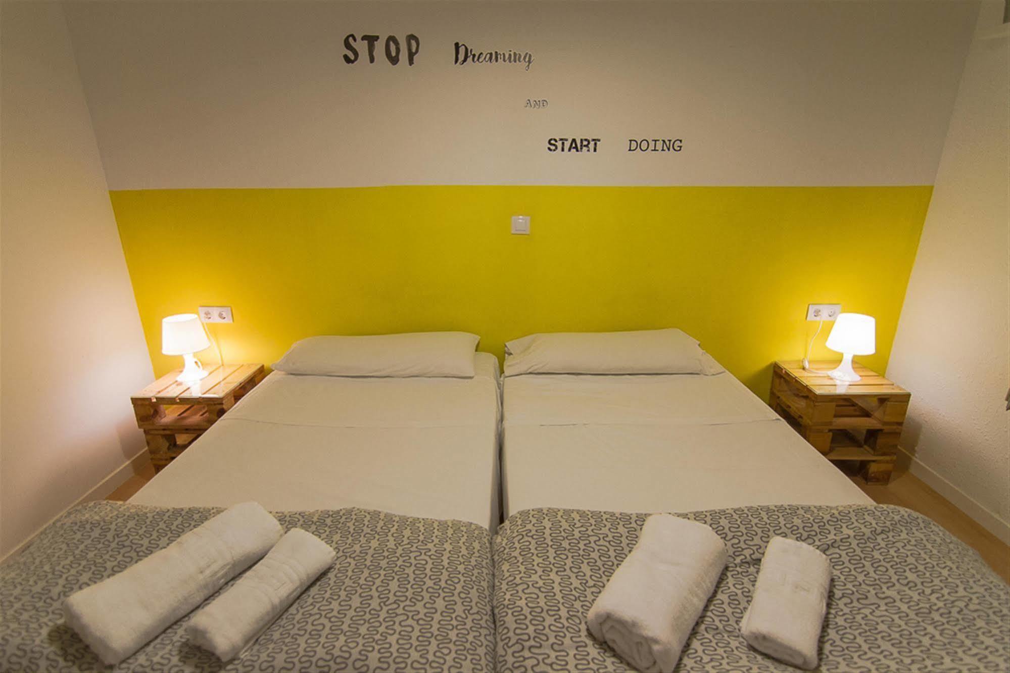 Albergue Bed & Bike Barcelona Exterior foto