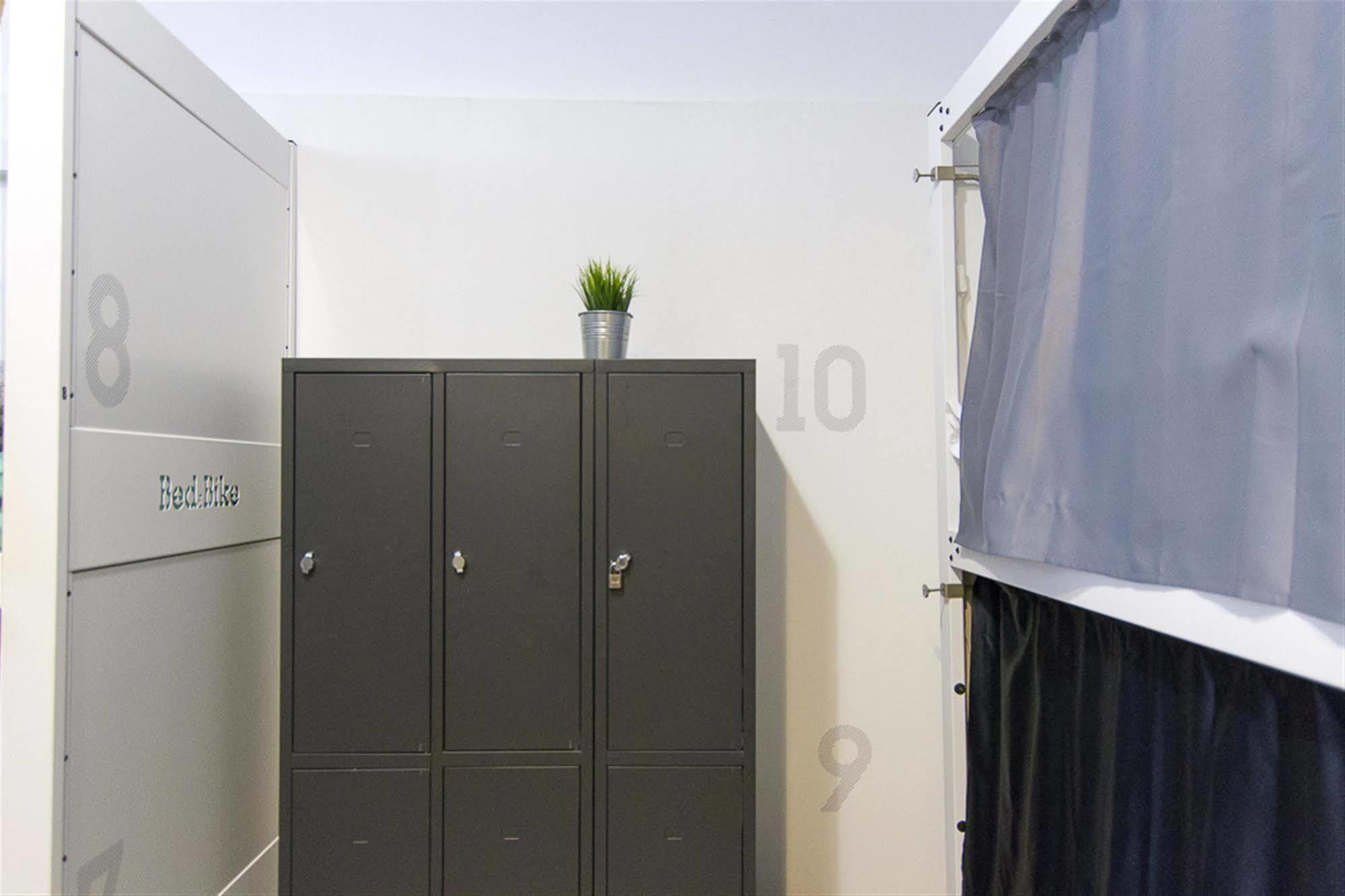 Albergue Bed & Bike Barcelona Exterior foto