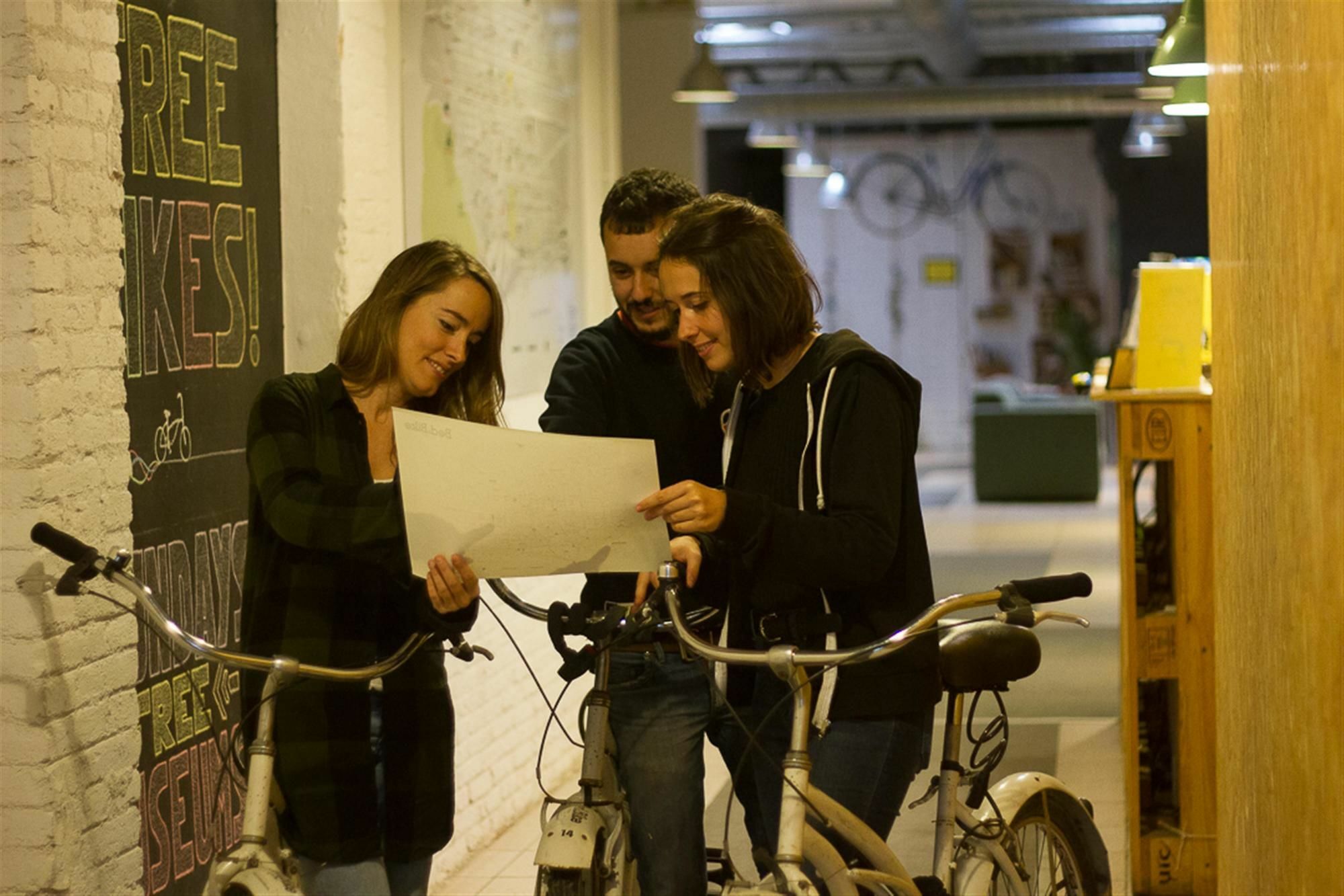 Albergue Bed & Bike Barcelona Exterior foto