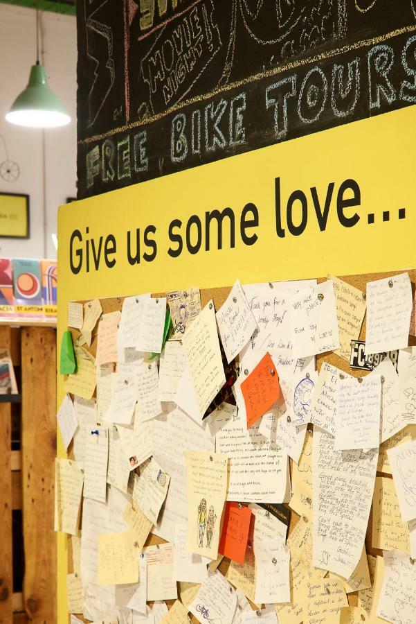 Albergue Bed & Bike Barcelona Exterior foto